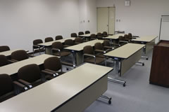 第1会議室（学校形式）